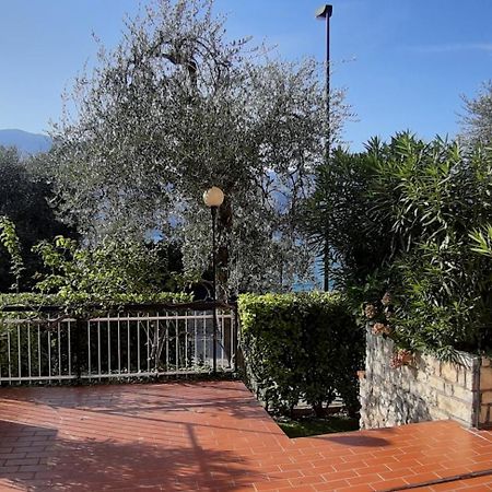 Villa Sul Lago Con Pontile Privato A Brenzone Sul Garda - Unique And Exclusive ภายนอก รูปภาพ