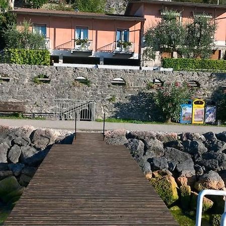 Villa Sul Lago Con Pontile Privato A Brenzone Sul Garda - Unique And Exclusive ภายนอก รูปภาพ