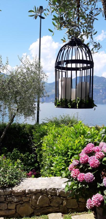 Villa Sul Lago Con Pontile Privato A Brenzone Sul Garda - Unique And Exclusive ภายนอก รูปภาพ