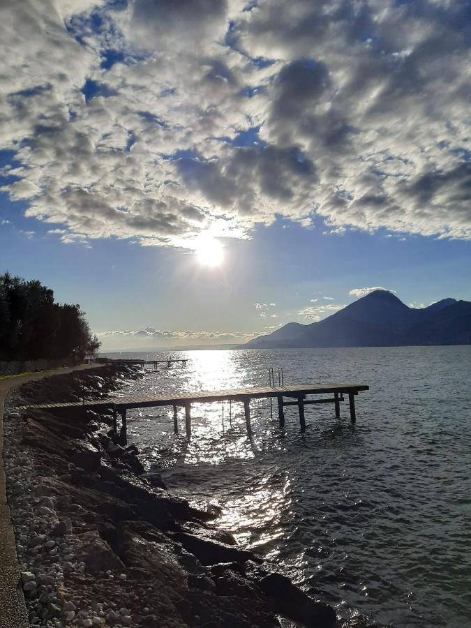 Villa Sul Lago Con Pontile Privato A Brenzone Sul Garda - Unique And Exclusive ภายนอก รูปภาพ