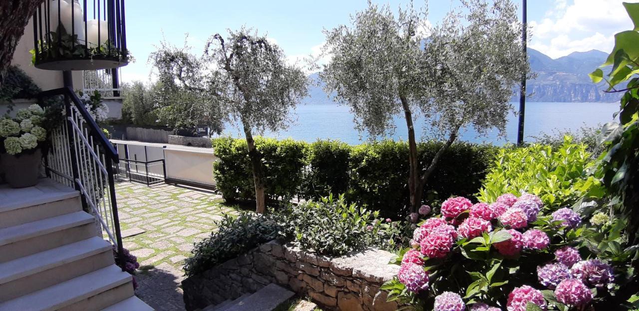 Villa Sul Lago Con Pontile Privato A Brenzone Sul Garda - Unique And Exclusive ภายนอก รูปภาพ