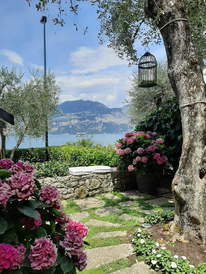Villa Sul Lago Con Pontile Privato A Brenzone Sul Garda - Unique And Exclusive ภายนอก รูปภาพ