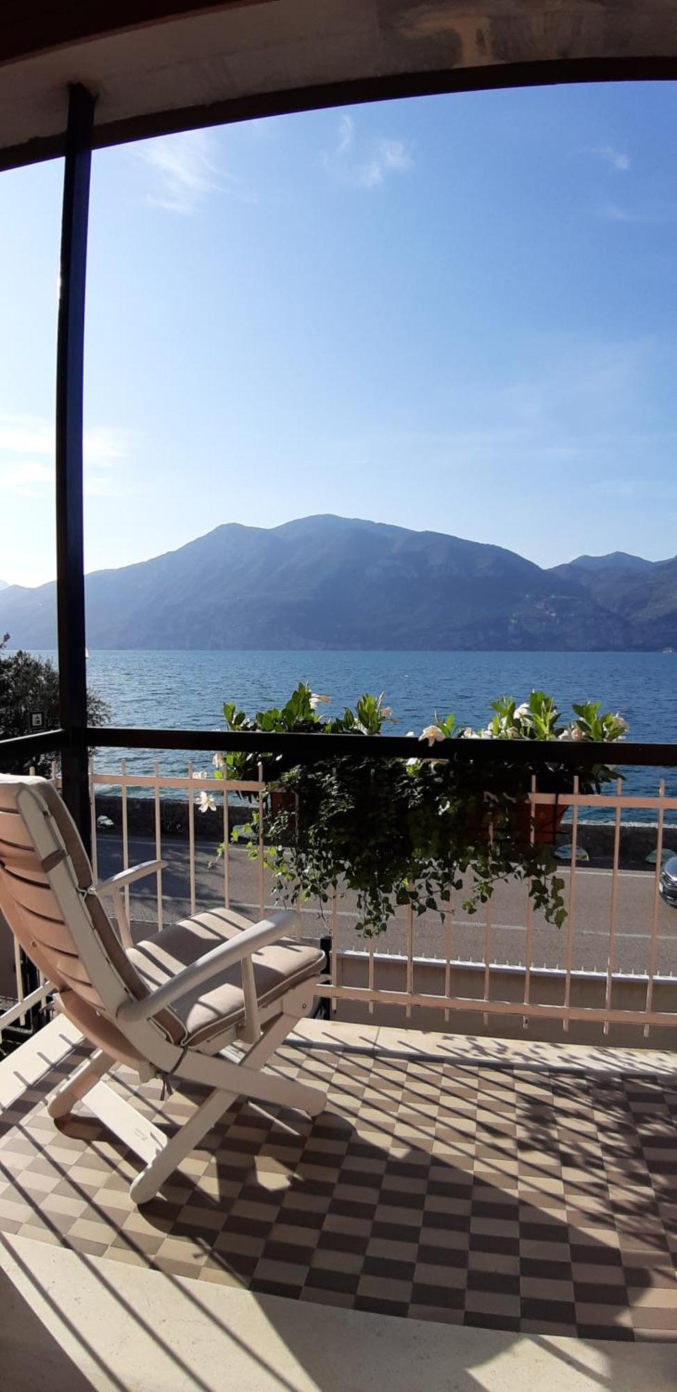 Villa Sul Lago Con Pontile Privato A Brenzone Sul Garda - Unique And Exclusive ภายนอก รูปภาพ