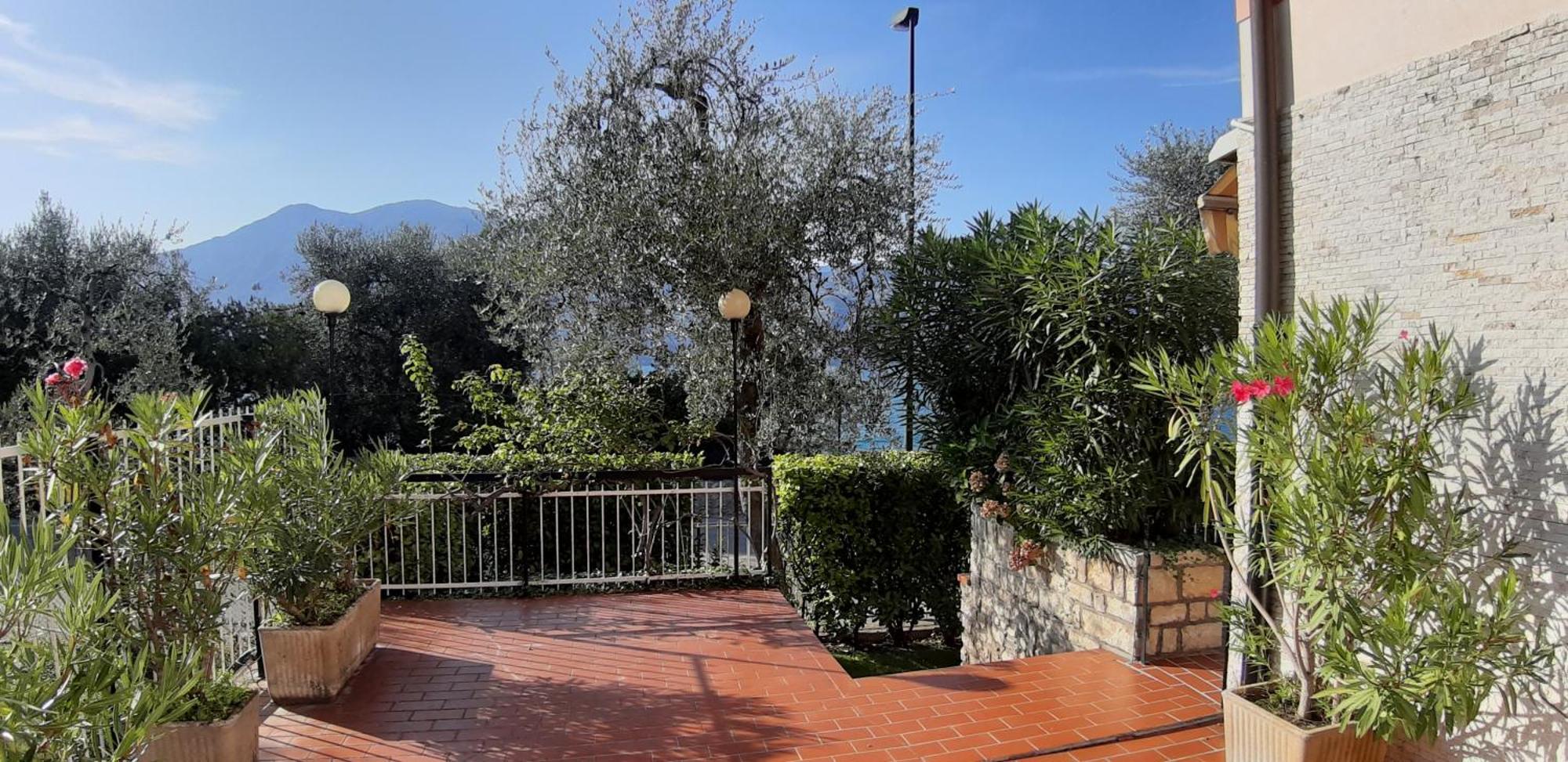 Villa Sul Lago Con Pontile Privato A Brenzone Sul Garda - Unique And Exclusive ภายนอก รูปภาพ