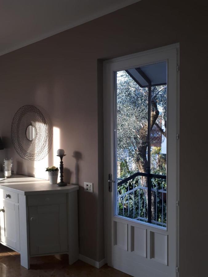 Villa Sul Lago Con Pontile Privato A Brenzone Sul Garda - Unique And Exclusive ภายนอก รูปภาพ