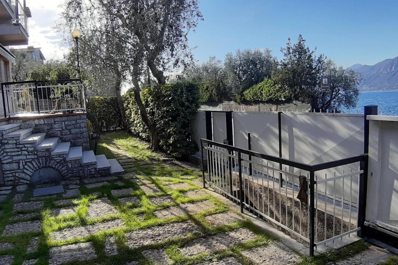 Villa Sul Lago Con Pontile Privato A Brenzone Sul Garda - Unique And Exclusive ภายนอก รูปภาพ