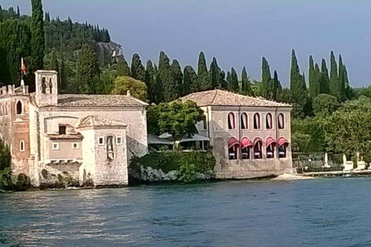 Villa Sul Lago Con Pontile Privato A Brenzone Sul Garda - Unique And Exclusive ภายนอก รูปภาพ