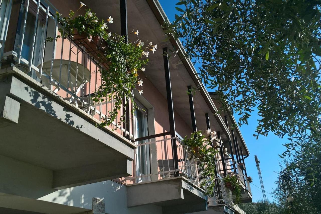 Villa Sul Lago Con Pontile Privato A Brenzone Sul Garda - Unique And Exclusive ภายนอก รูปภาพ