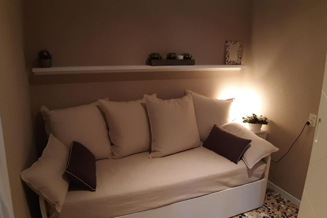 Villa Sul Lago Con Pontile Privato A Brenzone Sul Garda - Unique And Exclusive ภายนอก รูปภาพ