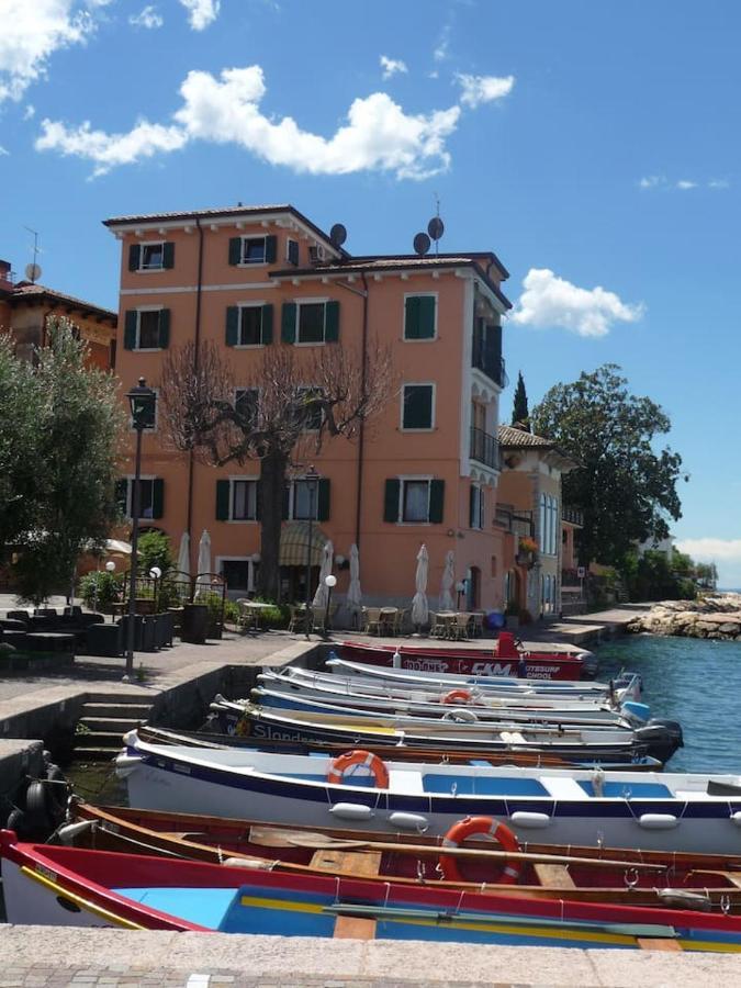 Villa Sul Lago Con Pontile Privato A Brenzone Sul Garda - Unique And Exclusive ภายนอก รูปภาพ