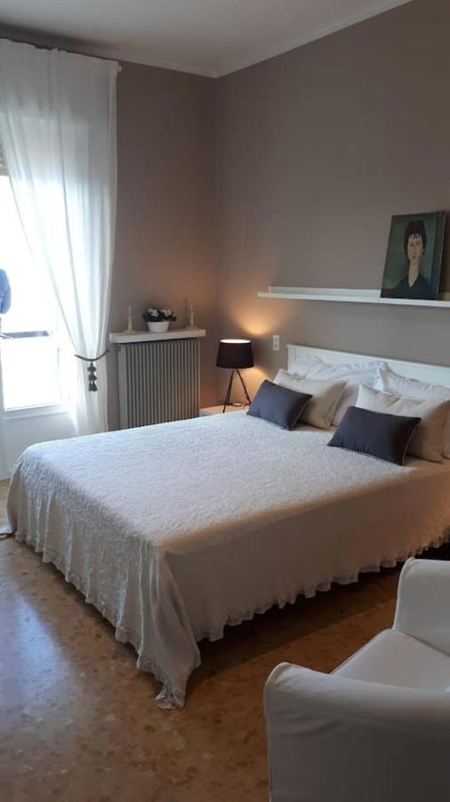 Villa Sul Lago Con Pontile Privato A Brenzone Sul Garda - Unique And Exclusive ภายนอก รูปภาพ