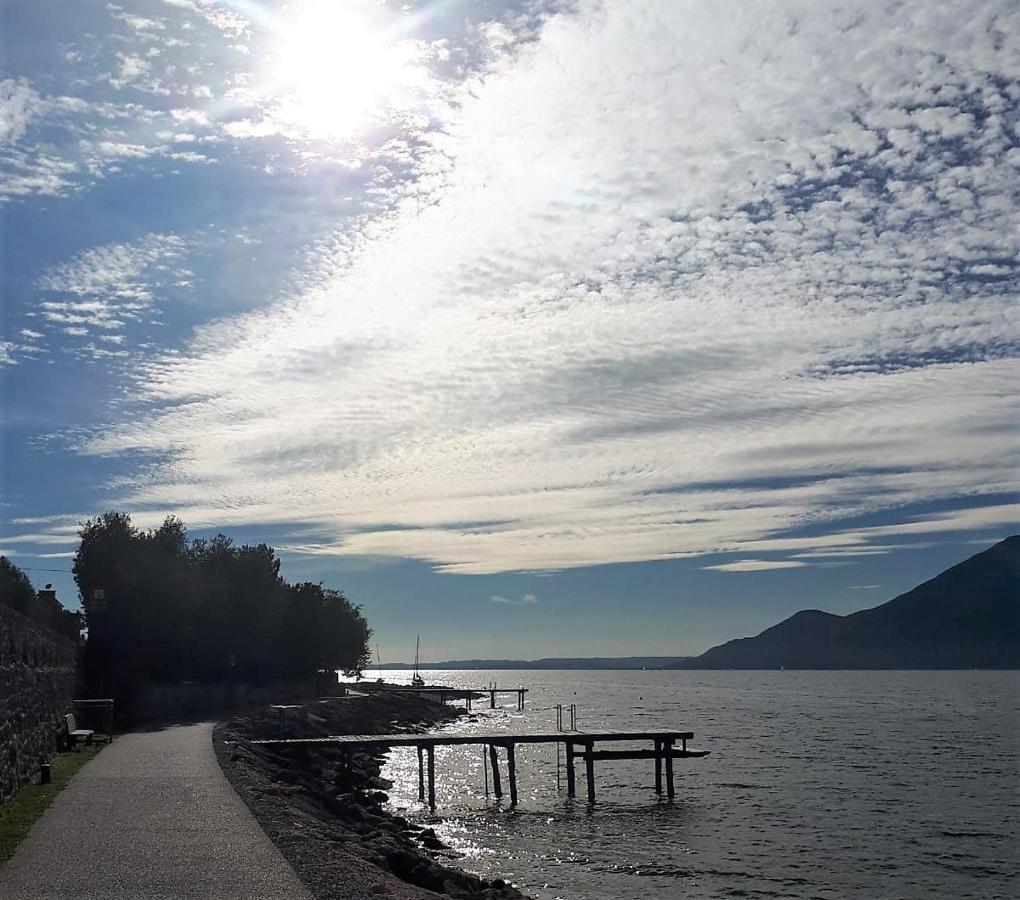 Villa Sul Lago Con Pontile Privato A Brenzone Sul Garda - Unique And Exclusive ภายนอก รูปภาพ
