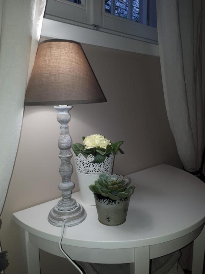 Villa Sul Lago Con Pontile Privato A Brenzone Sul Garda - Unique And Exclusive ภายนอก รูปภาพ