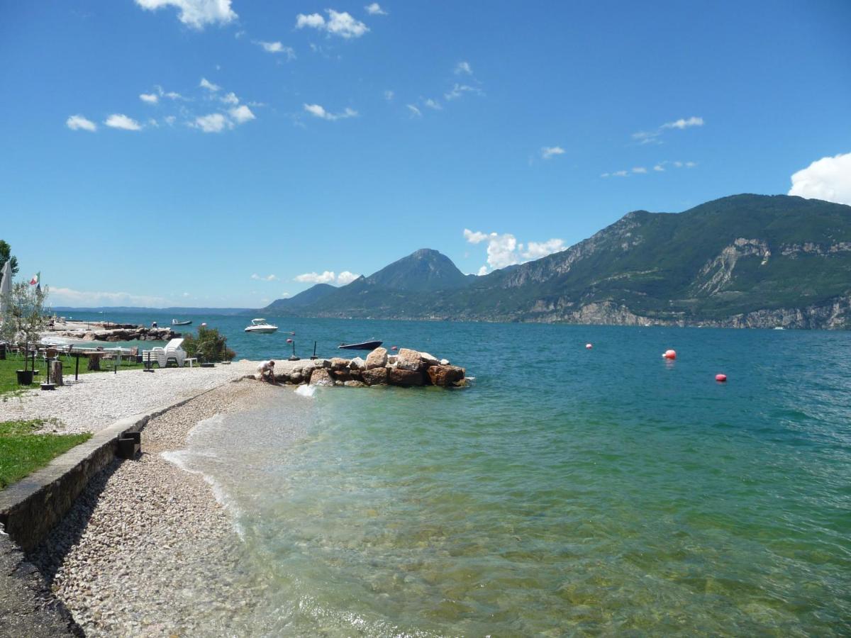 Villa Sul Lago Con Pontile Privato A Brenzone Sul Garda - Unique And Exclusive ภายนอก รูปภาพ