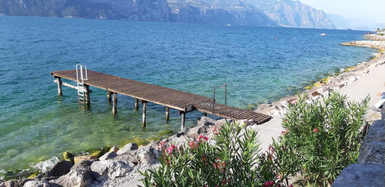 Villa Sul Lago Con Pontile Privato A Brenzone Sul Garda - Unique And Exclusive ภายนอก รูปภาพ