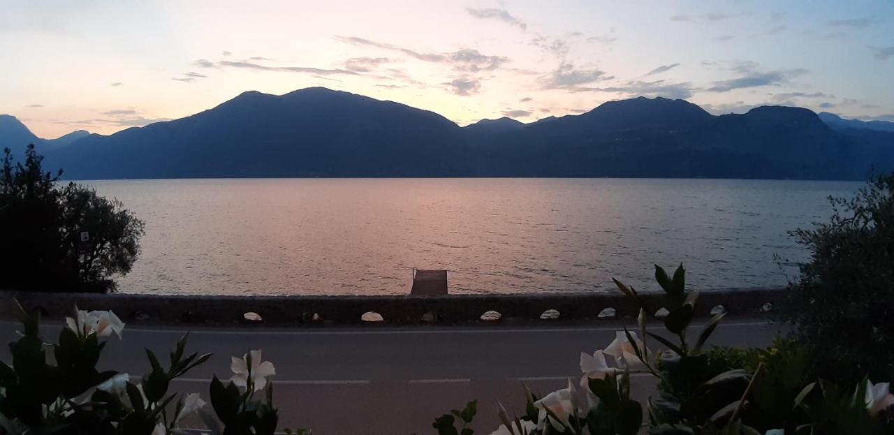 Villa Sul Lago Con Pontile Privato A Brenzone Sul Garda - Unique And Exclusive ภายนอก รูปภาพ
