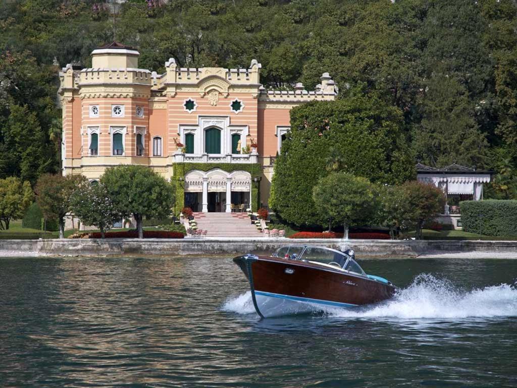 Villa Sul Lago Con Pontile Privato A Brenzone Sul Garda - Unique And Exclusive ภายนอก รูปภาพ